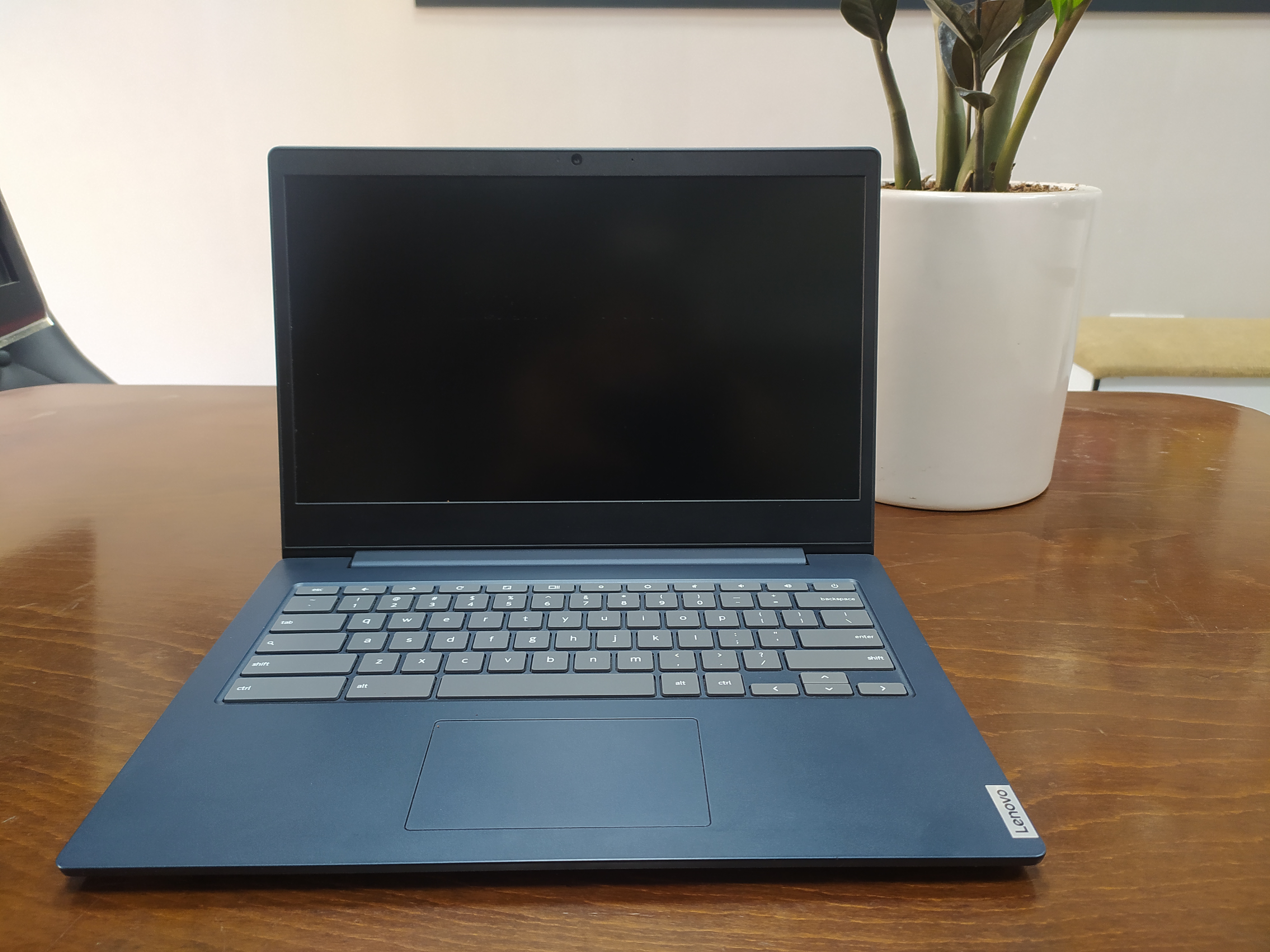 لپتاپ کروم بوک 14 اینچی لنوو استوک مدل Chromebook IdeaPad 3 CB 14IGL05 - نگهداری شارژ تا 10 ساعت